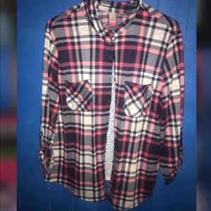 Cute button down shirt laced back
